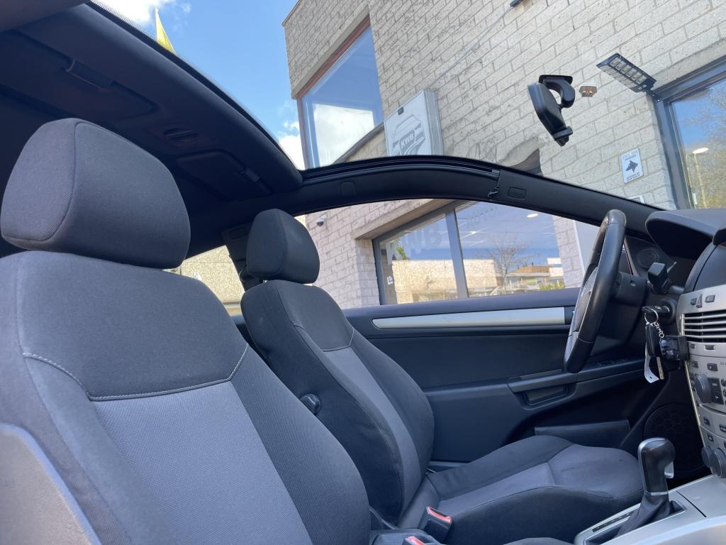 Opel Astra GTC 1.8 Skyview Automaat Airco Distri Vv Apk, Auto's, Opel, Gebruikt, 1796 cc, Zwart, Origineel Nederlands