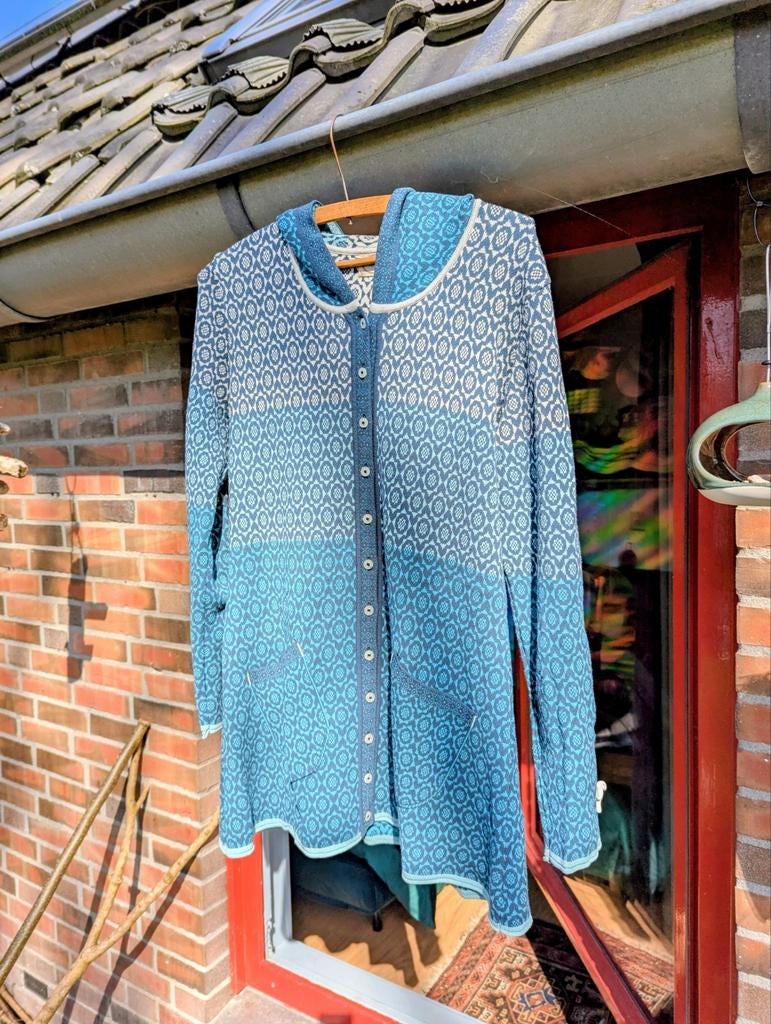 Nordic fashion Sorgenfri blauw scandi vest knitwear maat m, Kleding | Dames, Truien en Vesten, Ophalen of Verzenden, Zo goed als nieuw