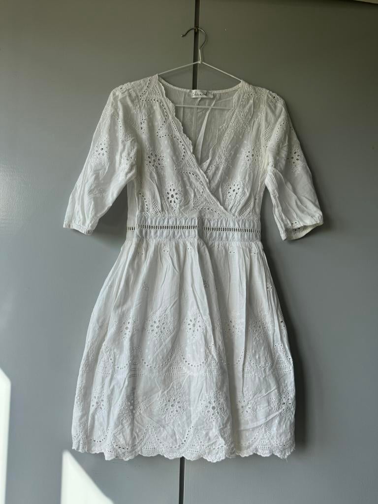 Witte jurk met borduursels van Chicwish, maat XS, Verzenden, Wit, Zo goed als nieuw, Maat 34 (XS) of kleiner