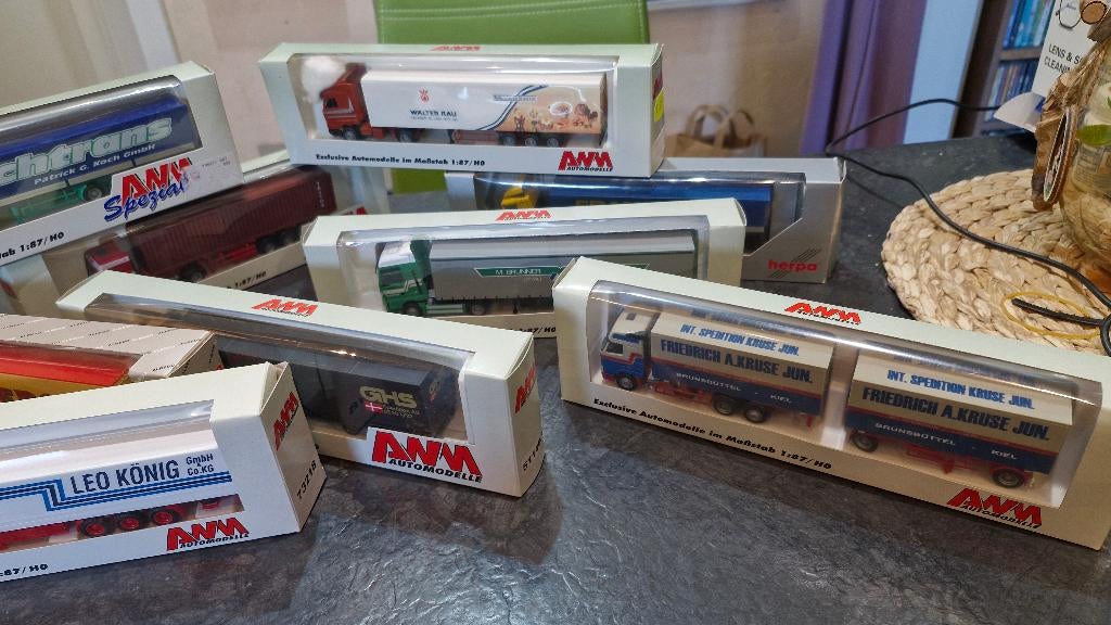 Herpa amw albedo, Hobby en Vrije tijd, Modelauto's | 1:87, Ophalen of Verzenden, Zo goed als nieuw, Bus of Vrachtwagen, AWM