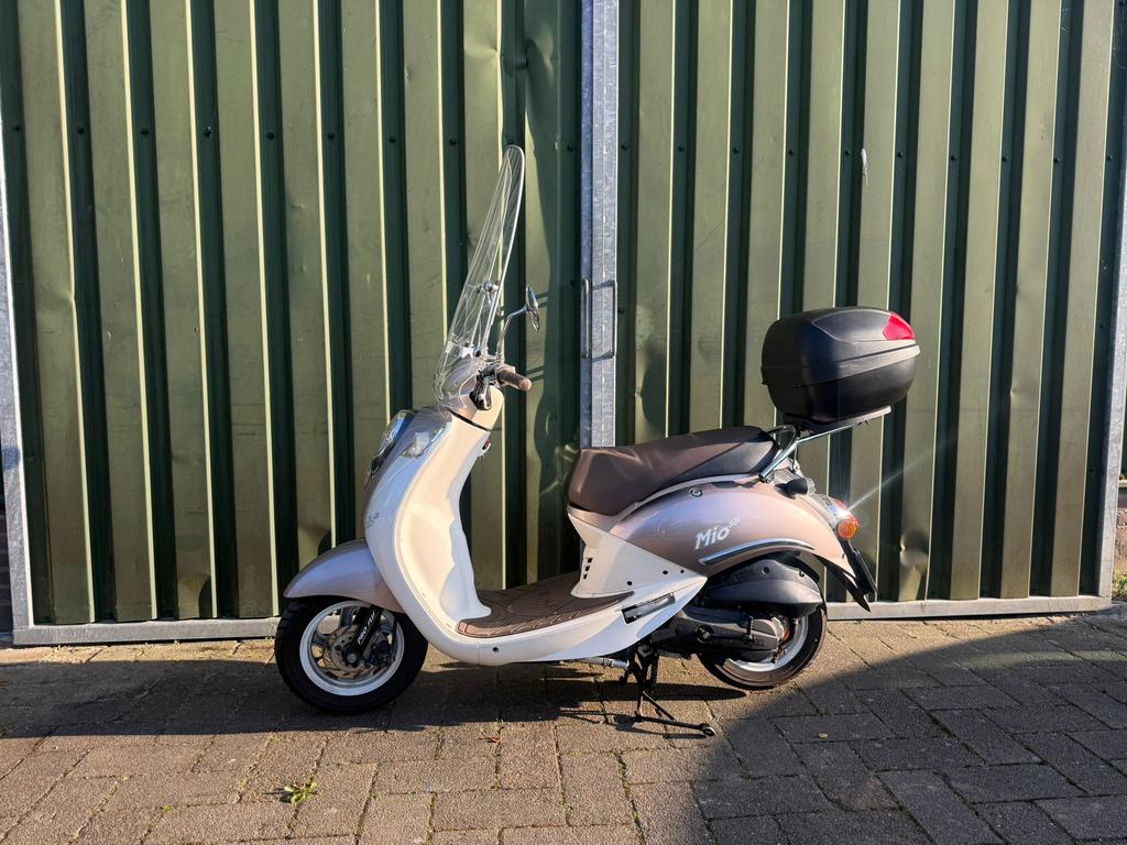 Sym mio bj 2017 675,00 euro, Ophalen of Verzenden, Zo goed als nieuw, Benzine, Mio
