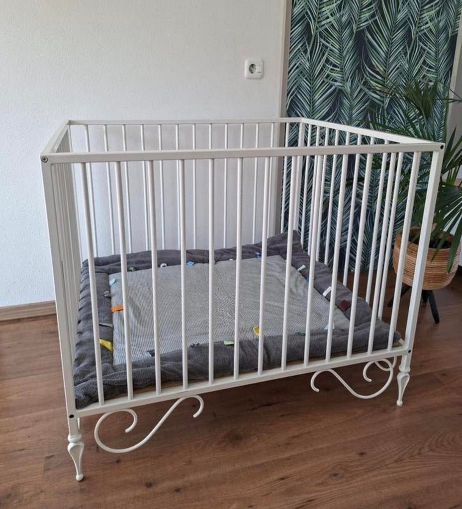Unieke stijlvolle smeedijzeren babybox wit (incl. boxkleed), Kinderen en Baby's, Boxen, Ophalen, Zo goed als nieuw, Vierkant, In hoogte verstelbaar
