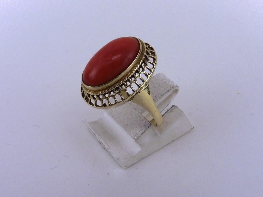 Gouden damesring met bloedkoraal                         G56, Gebruikt, ., Ophalen of Verzenden, Dame