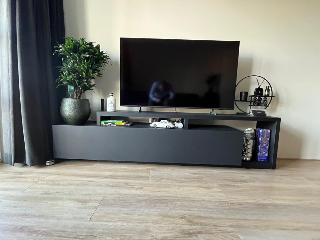 Tvmeubel  Mat Zwarte TV meubel met Opbergruimte, Huis en Inrichting, Kasten | Televisiemeubels, Overige materialen, 150 tot 200 cm