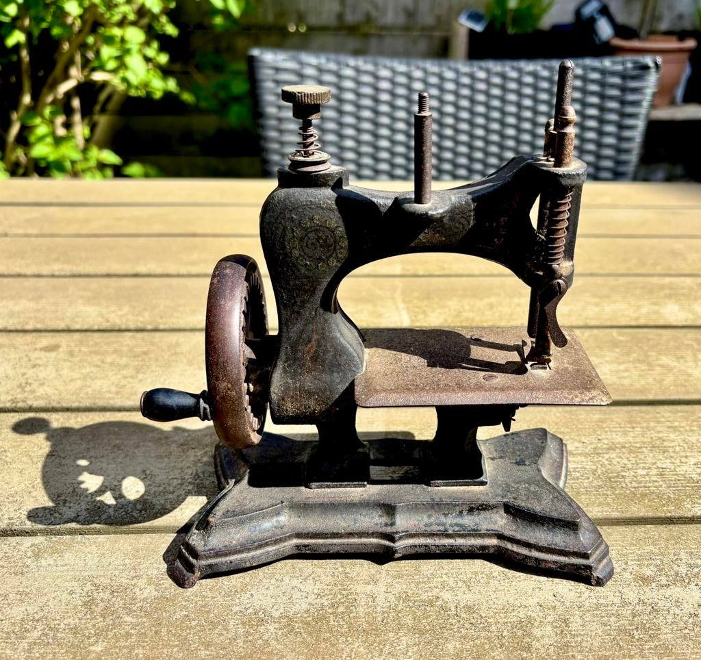 F.W. Muller speelgoednaaimachine, Antiek en Kunst, Ophalen of Verzenden