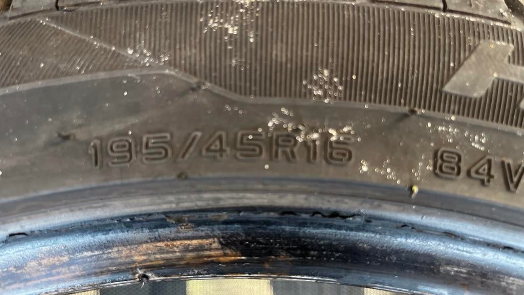 Zomerbanden 195/45R16 4x, Auto-onderdelen, Banden en Velgen, Ophalen, Gebruikt, 16 inch, Band(en)