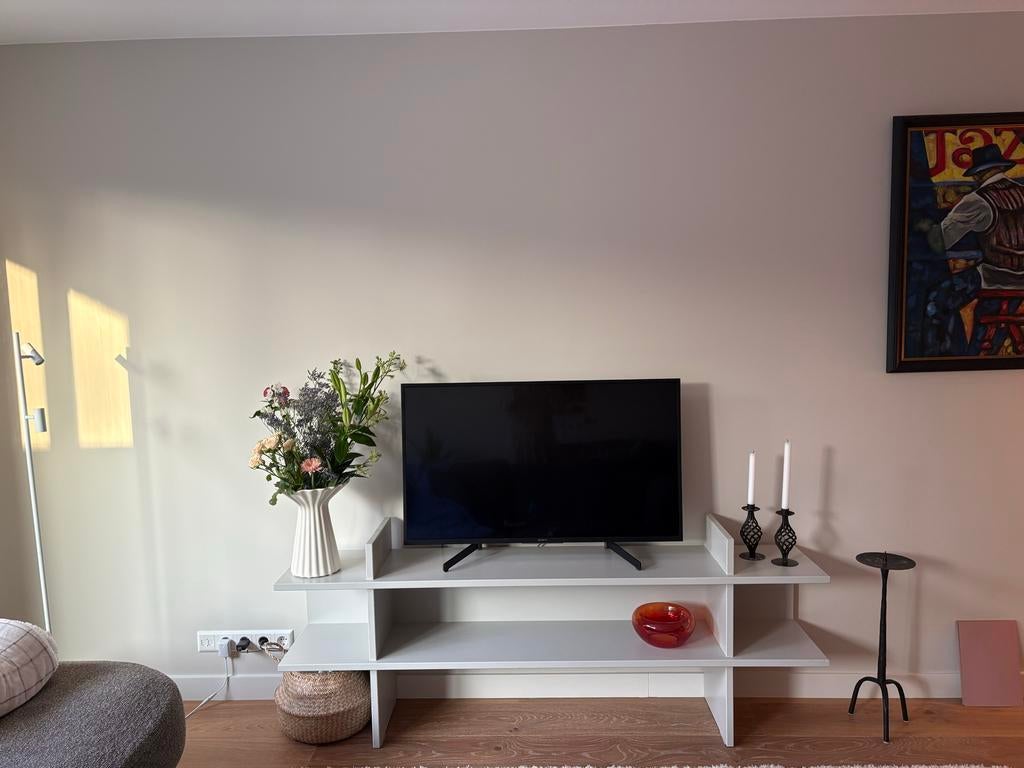 WOOOD Jana sidetable tv meubel grenen mist, Huis en Inrichting, Kasten | Televisiemeubels, Ophalen, Gebruikt, 150 tot 200 cm, Minder dan 100 cm