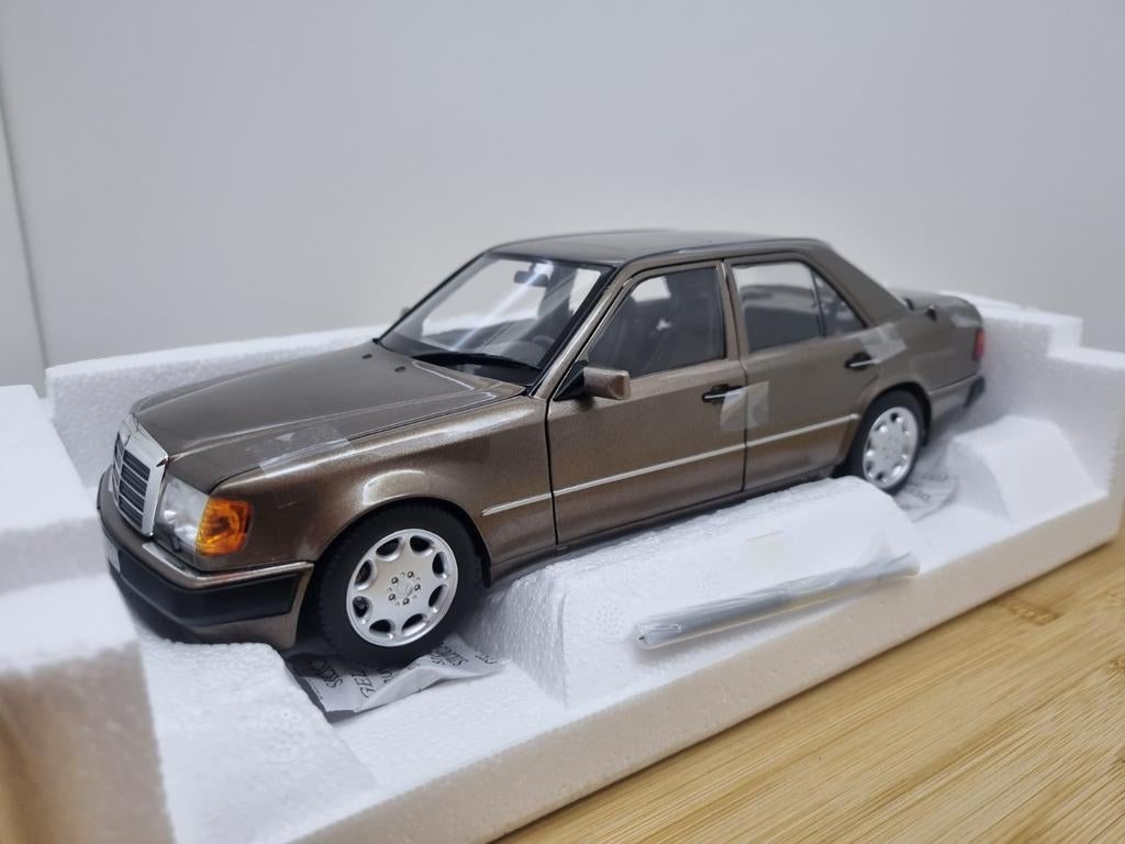 Norev Mercedes 500E W124 E-Klasse 1:18 Impala Bruin, Hobby en Vrije tijd, Modelauto's | 1:18, Auto, W1, Nieuw, Norev
