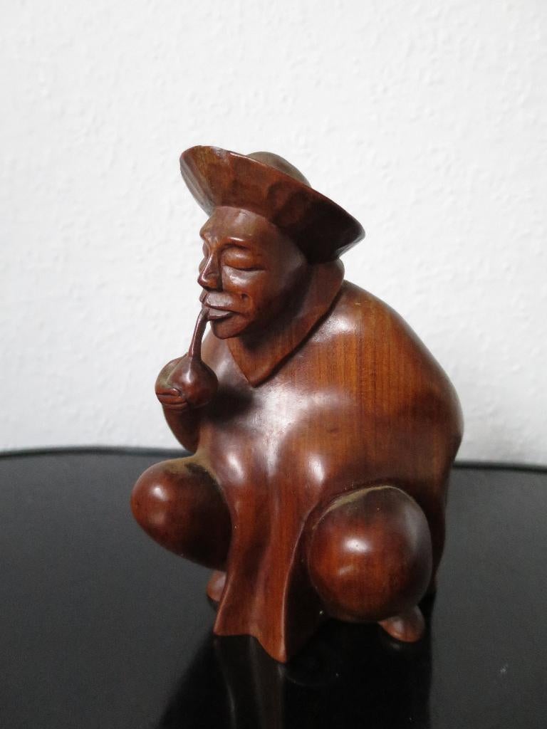 mooi uit hout gesneden beeldje man met pijp 17 cm, Ophalen of Verzenden