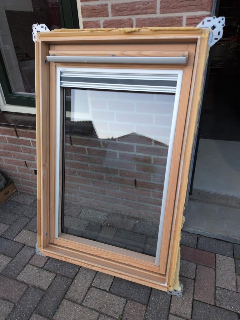 Velux Dakraam met geïntegreerd rolgordijn, Doe-het-zelf en Verbouw, Glas en Ramen, Ophalen, Dubbelglas, Gebruikt, Minder dan 80 cm