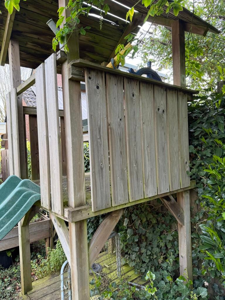 Houten speelhuisje met glijbaan, Kinderen en Baby's, Speelgoed | Buiten | Speeltoestellen, Ophalen, Gebruikt, Glijbaan