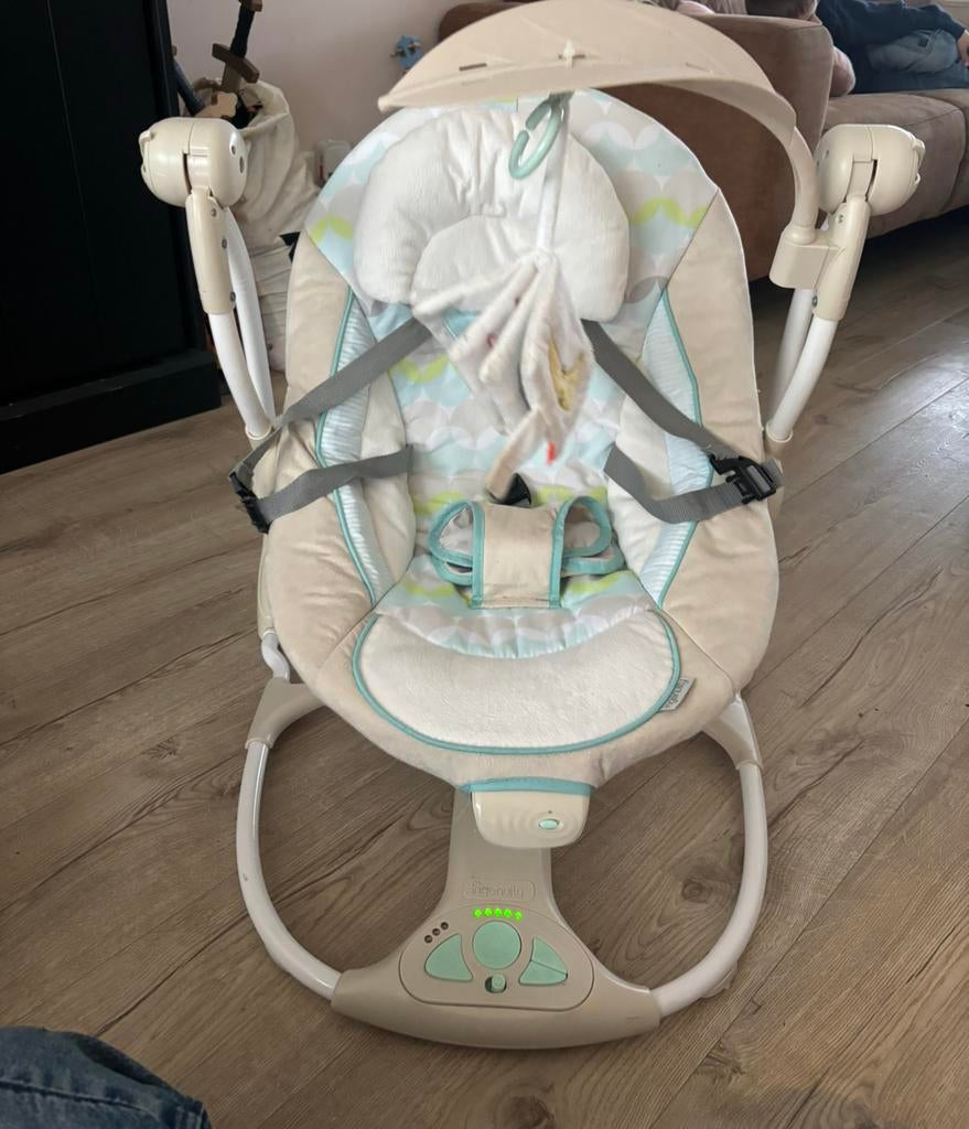 Interactief spelen met een babywipstoeltje