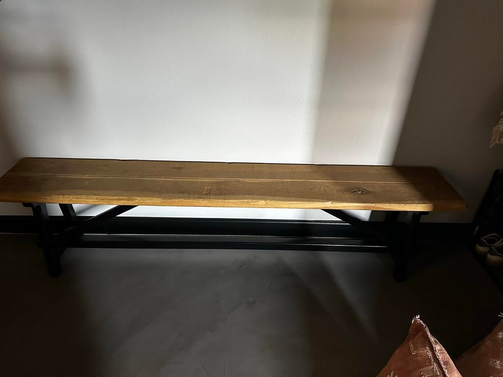Prachtige massief houten bank met zwart onderstel, Ophalen, Gebruikt, Zwart, Hout