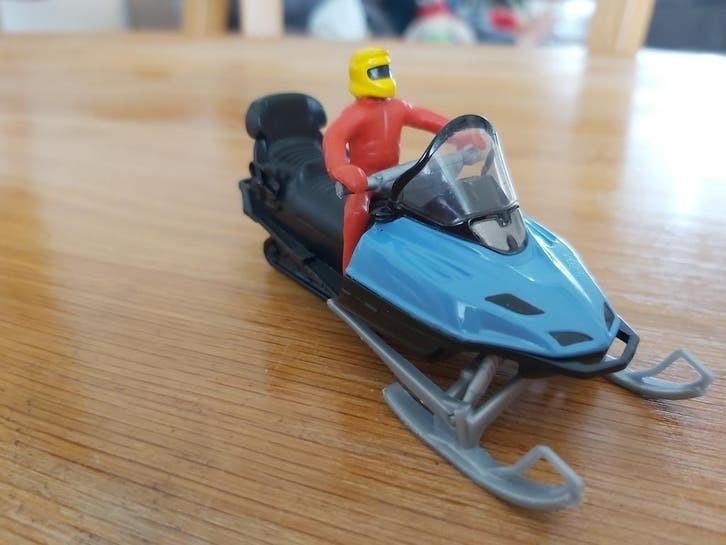 Siku Sneeuwscooter speelgoed met figuur 'Mountain Rescue', Ophalen of Verzenden, Gebruikt
