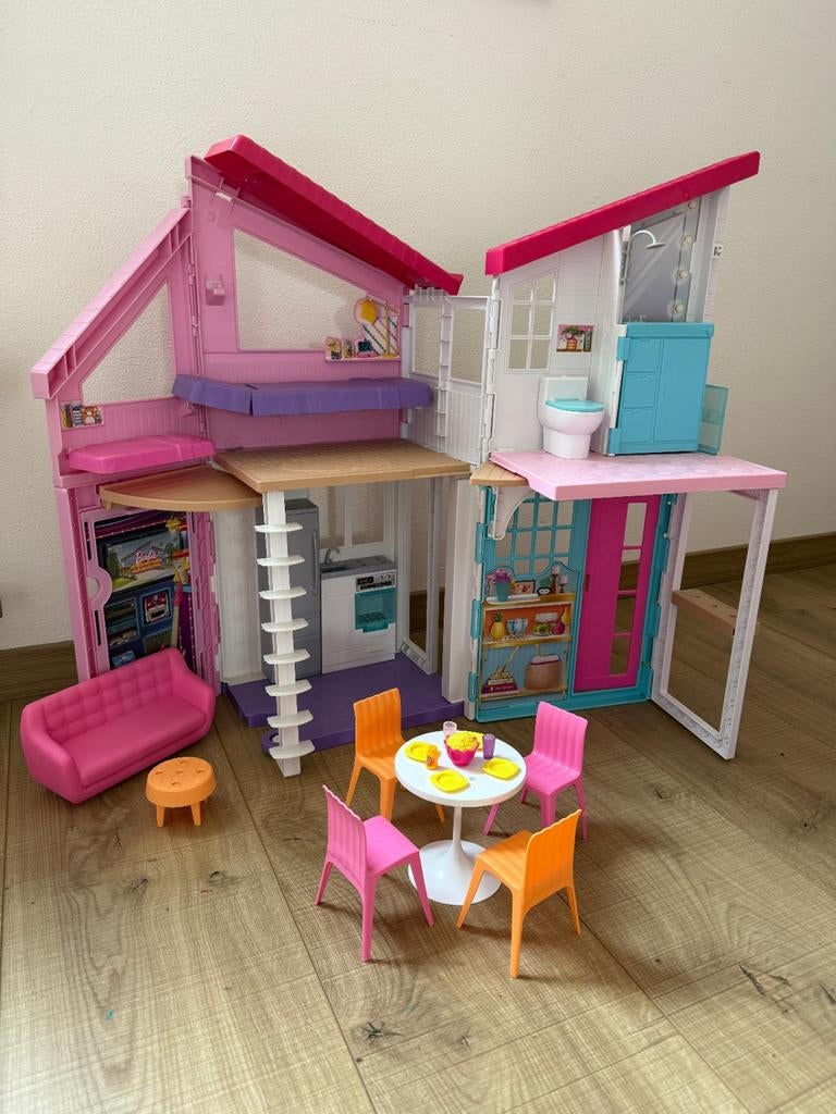 Barbie Malibu Huis met accessoires, Ophalen of Verzenden, Zo goed als nieuw, Poppenhuis