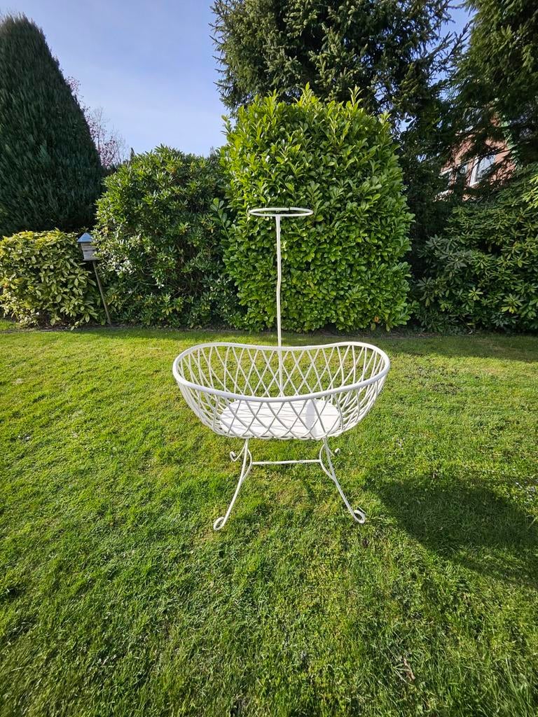 Wieg met kleed voor het hemeltje, Ophalen, Wieg