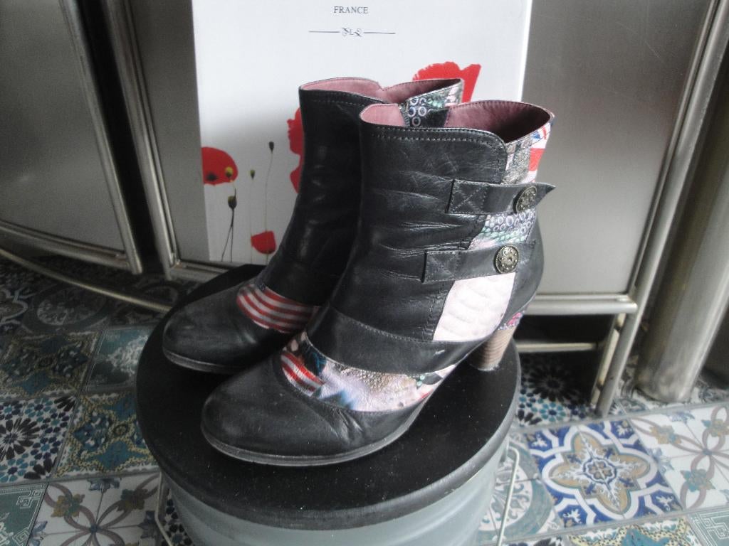 Laura Vita enkellaarsjes, Kleding | Dames, Zwart, Lage of Enkellaarzen, Ophalen of Verzenden, Gedragen