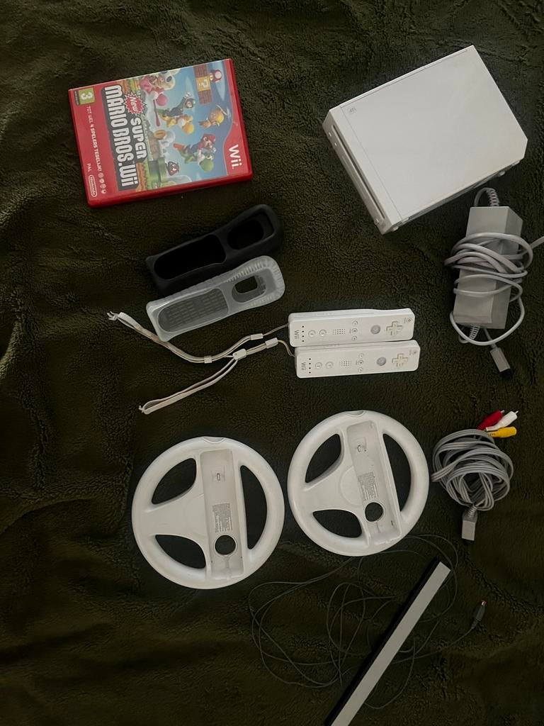 Nintendo Wii set te koop, Ophalen, Zo goed als nieuw, Met 2 controllers, Met games