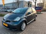 Toyota Aygo 1.0-12V Comfort - AIRCO - NETJES - NIEUWE APK !, Voorwielaandrijving, Stof, Gebruikt, Zwart
