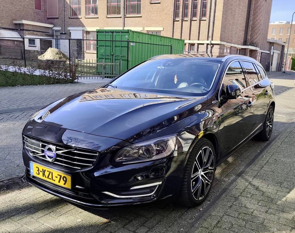 Volvo V60 D6 215pk Plug-in Hybrid 2013 Zwart (model 2014), Automaat, 1849 kg, 1800 kg, Zwart