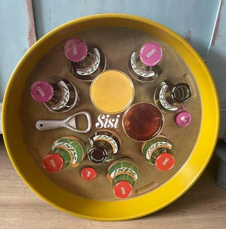 Sisi dienblad vintage retro metaal, Huis en Inrichting, Ophalen of Verzenden, Zo goed als nieuw, Rond, Metaal