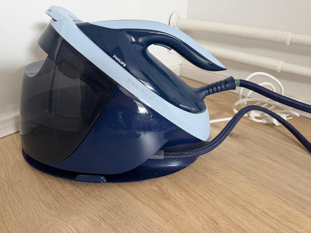 Philips PerfectCare 7000 Series Stoomgenerator - 2100 W, Ophalen, Zo goed als nieuw