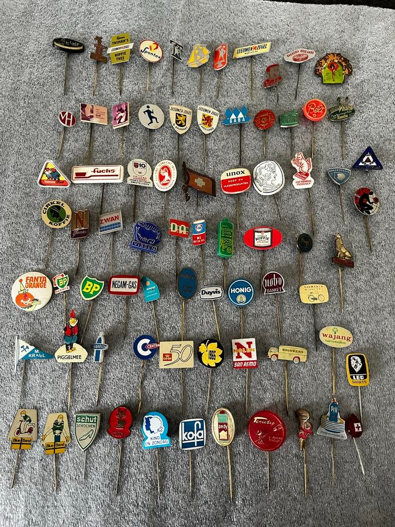 Speldjes o.a. Leeuwenzegel, Unox, Lassie, hkm Margriet, Ophalen of Verzenden, Gebruikt, Overige onderwerpen, Speldje of Pin