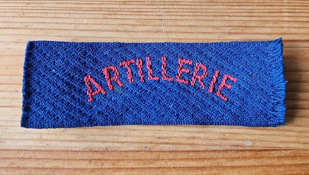 Naamlint Artillerie, Verzamelen, Militaria | Algemeen, Ophalen of Verzenden, Landmacht, Nederland, Embleem of Badge