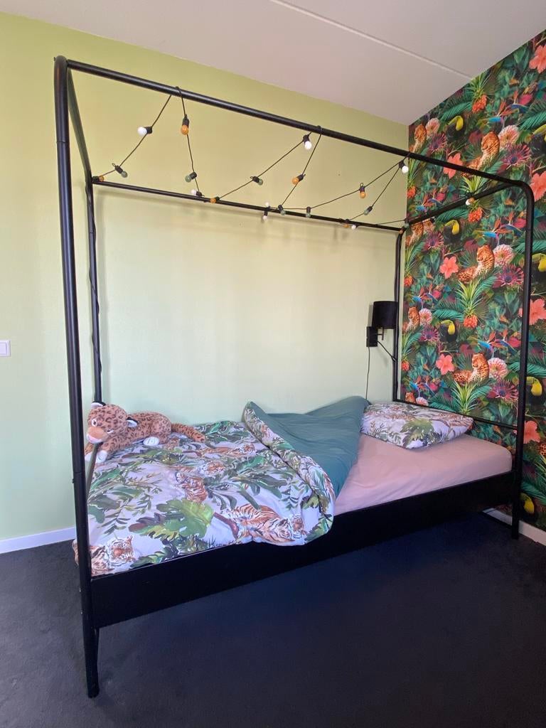 Zwart eenpersoons hemelbed, Huis en Inrichting, Slaapkamer | Bedden, Ophalen, Gebruikt, 90 cm, Eenpersoons