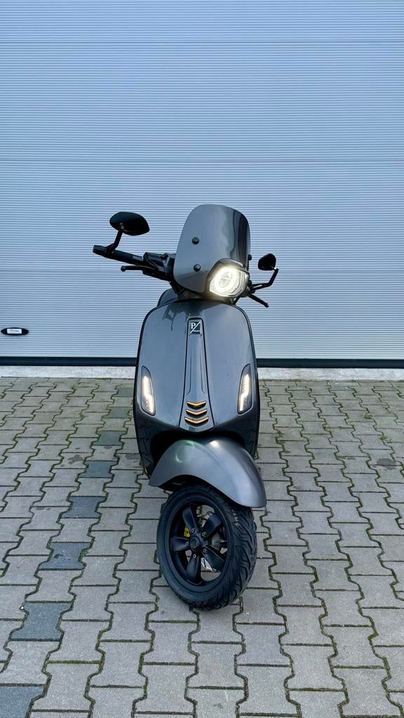 Vespa Sprint 80cc 4t Akrapovic, Fietsen en Brommers, Scooters | Vespa, Ophalen of Verzenden, Zo goed als nieuw, Benzine
