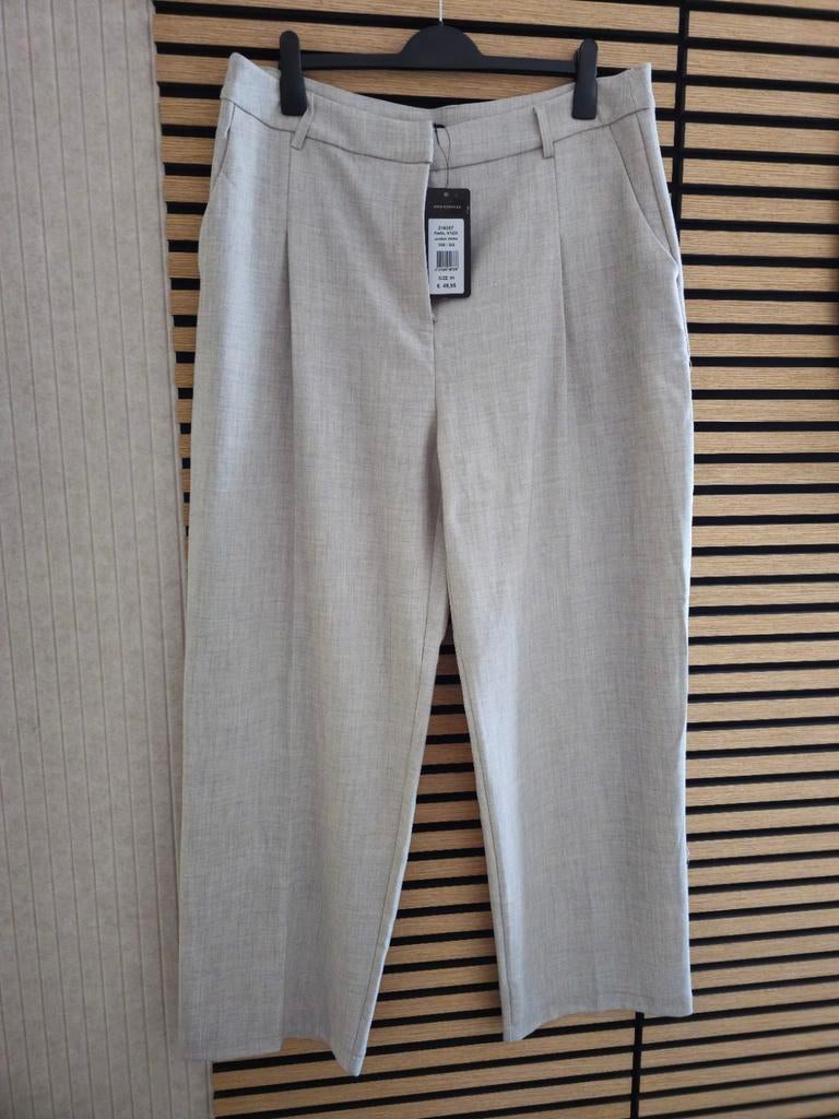 Norah lichtgrijze pantalon, maat 44 NIEUW, Kleding | Dames, Grote Maten, Ophalen of Verzenden, Nieuw, Grijs, Broek of Spijkerbroek