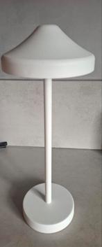 Draadloze witte tafellamp met verschillende standen licht, Ophalen of Verzenden, Zo goed als nieuw, Minder dan 50 cm, Metaal