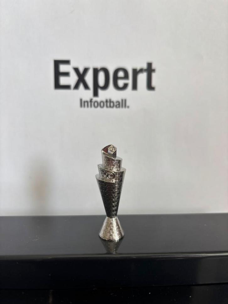 Nations league mini beker, Verzamelen, Sportartikelen en Voetbal, Nieuw, Beeldje of Poppetje, Buitenlandse clubs, Ophalen of Verzenden