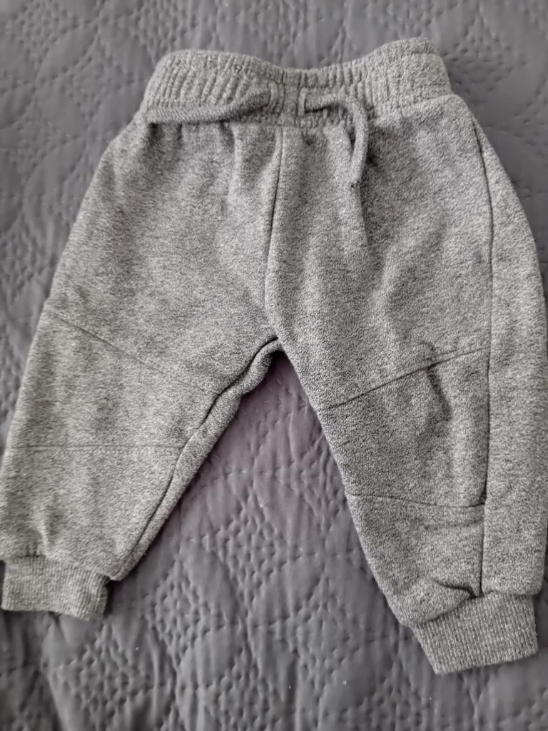 Primark joggingbroekje maat 74, Kinderen en Baby's, Babykleding | Maat 74, Broekje, Ophalen of Verzenden, Zo goed als nieuw, Primark