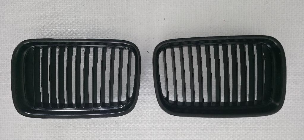BMW E36 zwarte grille sierroosters ( 1991 - 1999 ), Ophalen of Verzenden, Gebruikt, BMW, Bumper