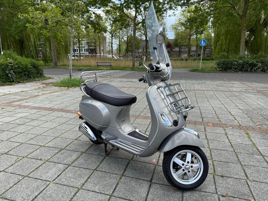 Vespa LX50Touring(2013)Recent groot onderhoud gehad rijklaar, Fietsen en Brommers, Scooters | Vespa, Ophalen, Gebruikt, Maximaal 45 km/u