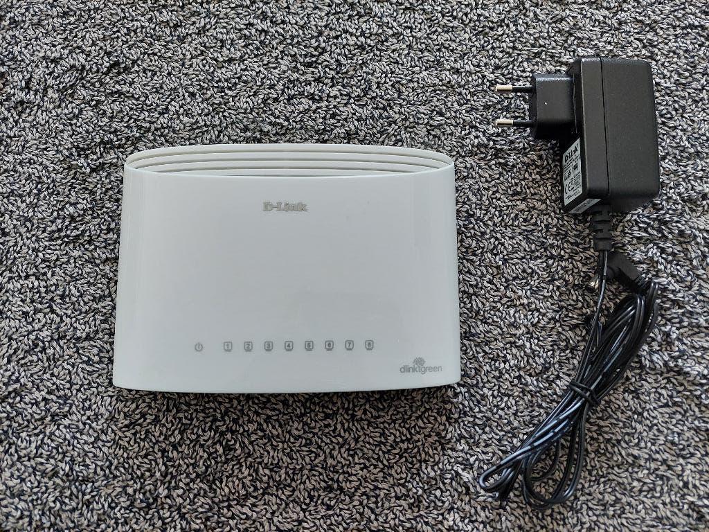 D-Link DGS-1008D 8-poorts Gigabit desktop switch, Computers en Software, Netwerk switches, Zo goed als nieuw, Ophalen of Verzenden