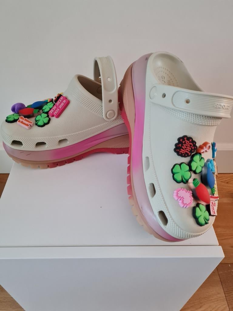 Crocs Lil Nas X special edition met Jibbitz (M7W9), Kleding | Dames, Schoenen, Zo goed als nieuw, Slippers, Wit, Ophalen