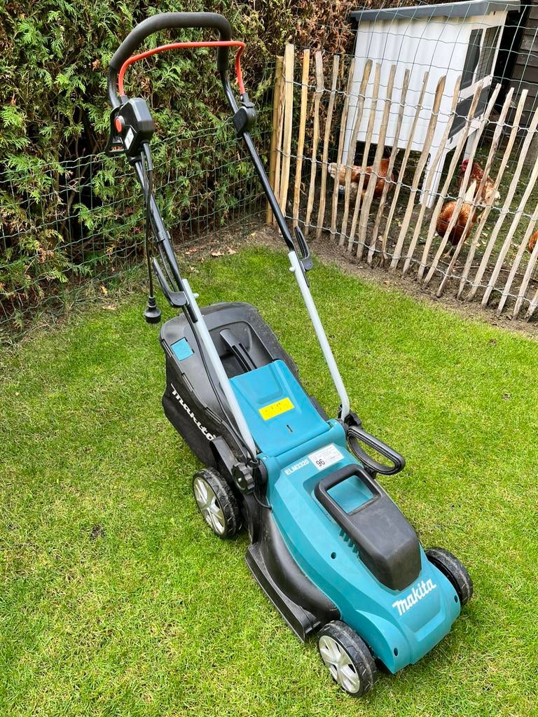 Te koop: Makita ELM3320 grasmaaier met motorschade, Tuin en Terras, Grasmaaiers, Ophalen, Cirkelmaaier, Gebruikt, Elektrische grasmaaier