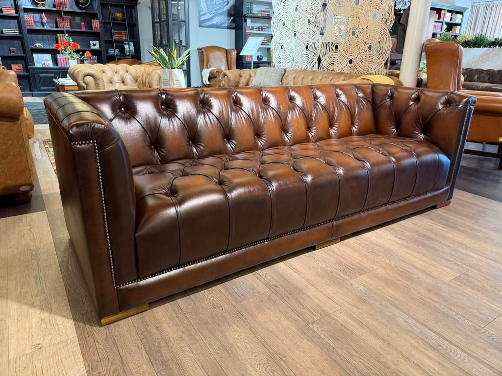 MANCHESTER 4 zits bank CHESTERFIELD KUBUS Bruin leder, Nieuw, Ophalen of Verzenden, 200 tot 250 cm, Leer