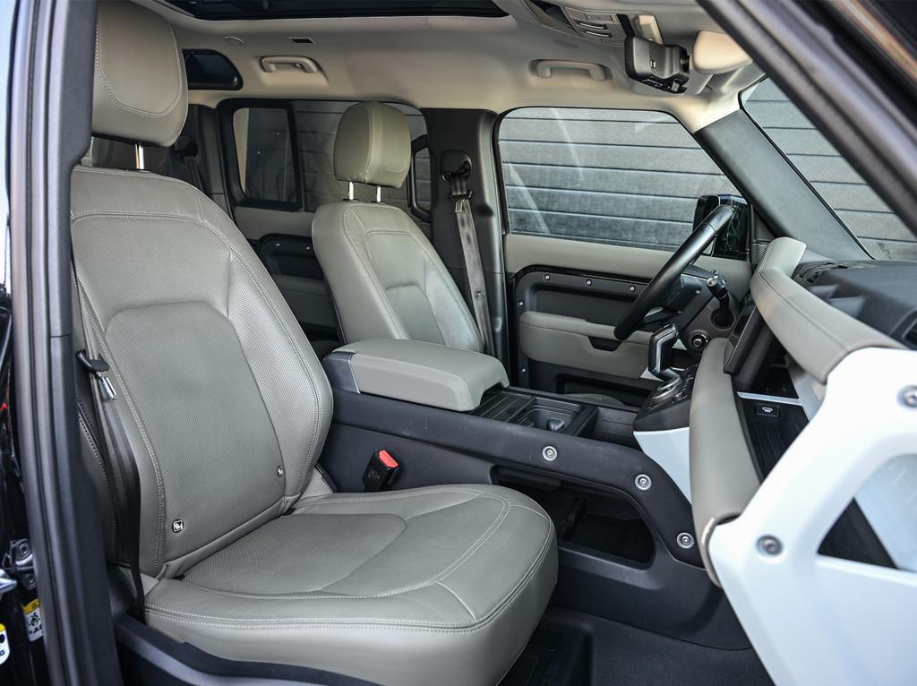 Land Rover Defender 110 2.0 P400e 110 SE | NL-Auto | Panoram, Auto's, Land Rover, Automaat, 53 km, Gebruikt, Euro 6