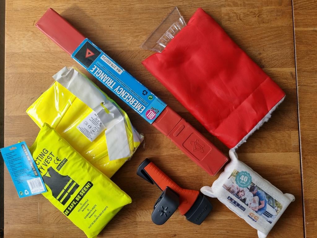 Auto accessoires: Veiligheidsset en ijskrabber, Ophalen of Verzenden, Zo goed als nieuw