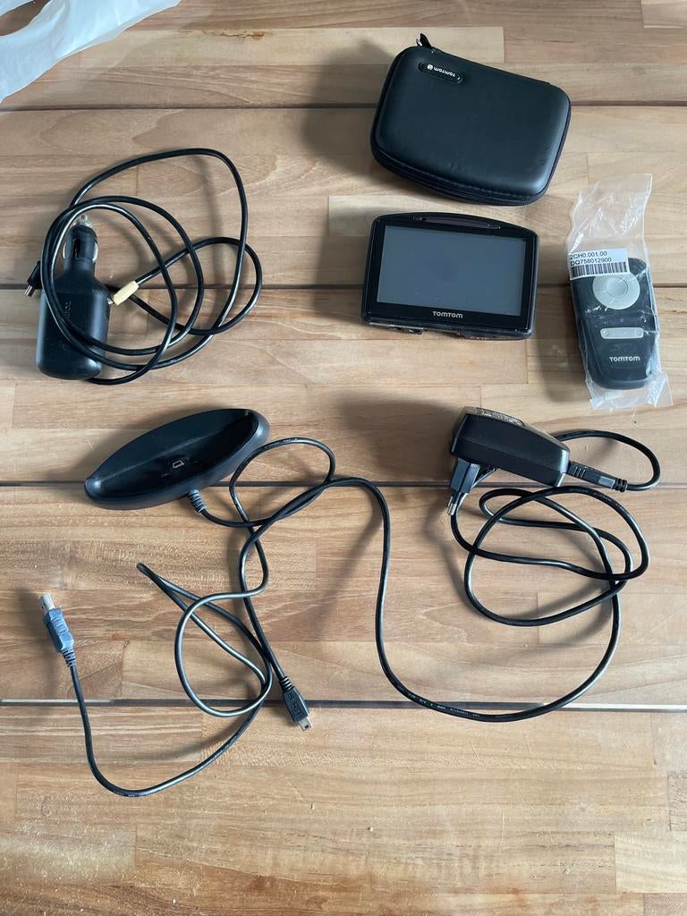 TomTom navigatiesysteem met accessoires, Auto diversen, Ophalen of Verzenden, Gebruikt