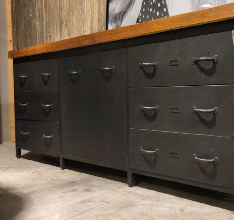 Industrieel dressoir mangohout met veel lades, Huis en Inrichting, Kasten | Dressoirs, Ophalen, Zo goed als nieuw, 200 cm of meer