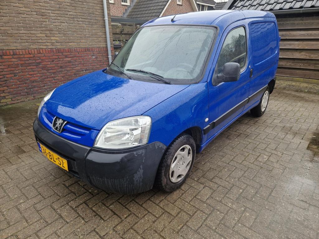 Peugeot Partner 1.9d distributie nieuw + Airco (bj 2004), Auto's, Voorwielaandrijving, Stof, Gebruikt, 4 cilinders