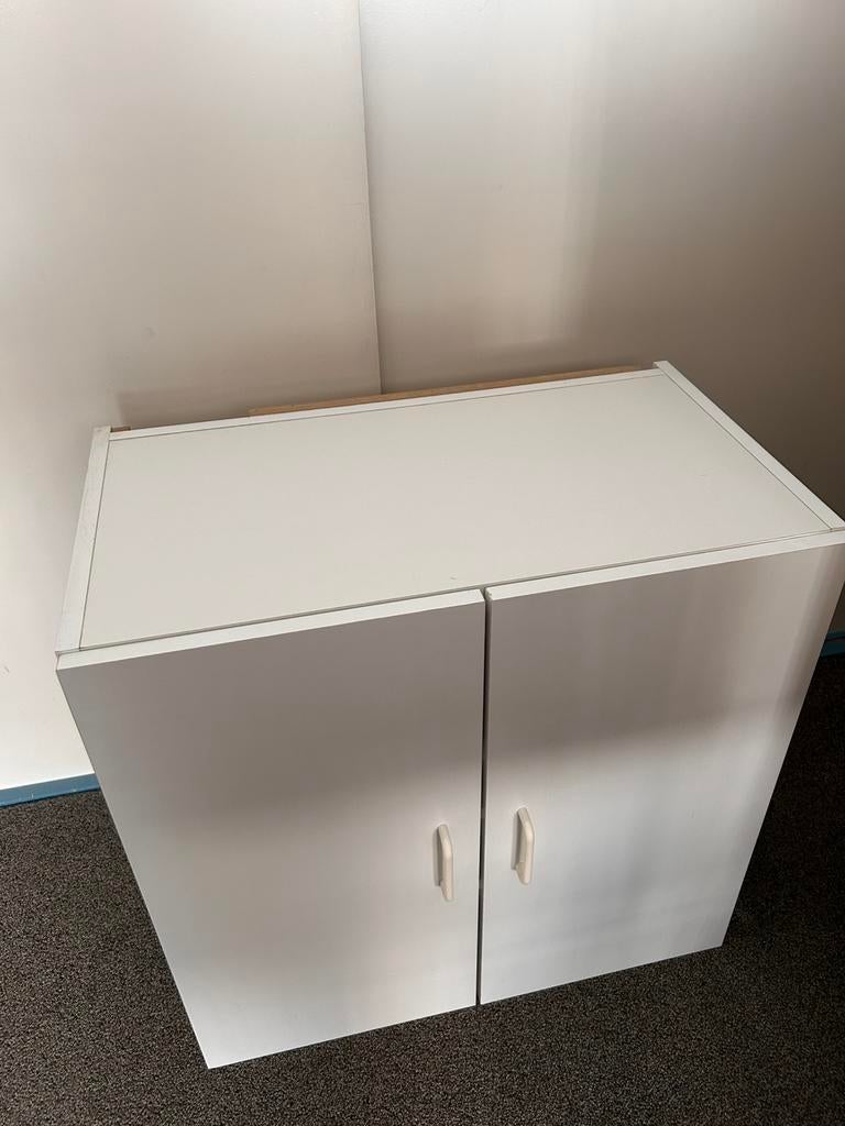 Kastje, wit gemelamineerd plaatmateriaal, Ophalen, Zo goed als nieuw