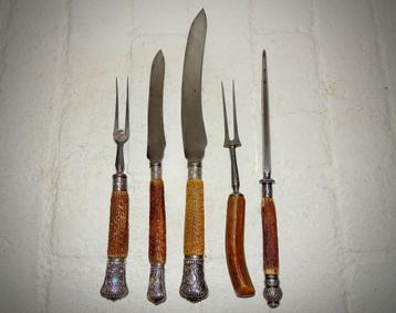 Vleesmes en vork plus wetstaal/aanzetstaal beschikbaar voor biedingen