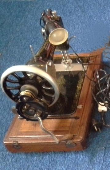 Singer antieke naaimachine D977181 beschikbaar voor biedingen
