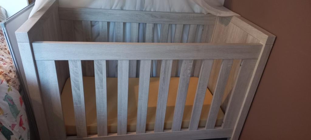 Houten ledikant TWF, Kinderen en Baby's, Kinderkamer | Complete kinderkamers, Ophalen, Zo goed als nieuw, Jongetje of Meisje
