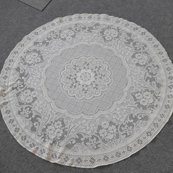 Creme brocante tafelkleed voor tafel beschikbaar voor biedingen